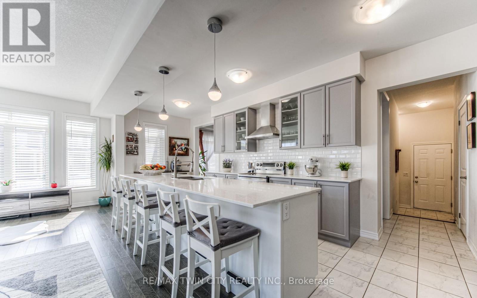 39 Reistwood Drive, Kitchener, Ontario  N2R 0N8 - Photo 9 - X12461288