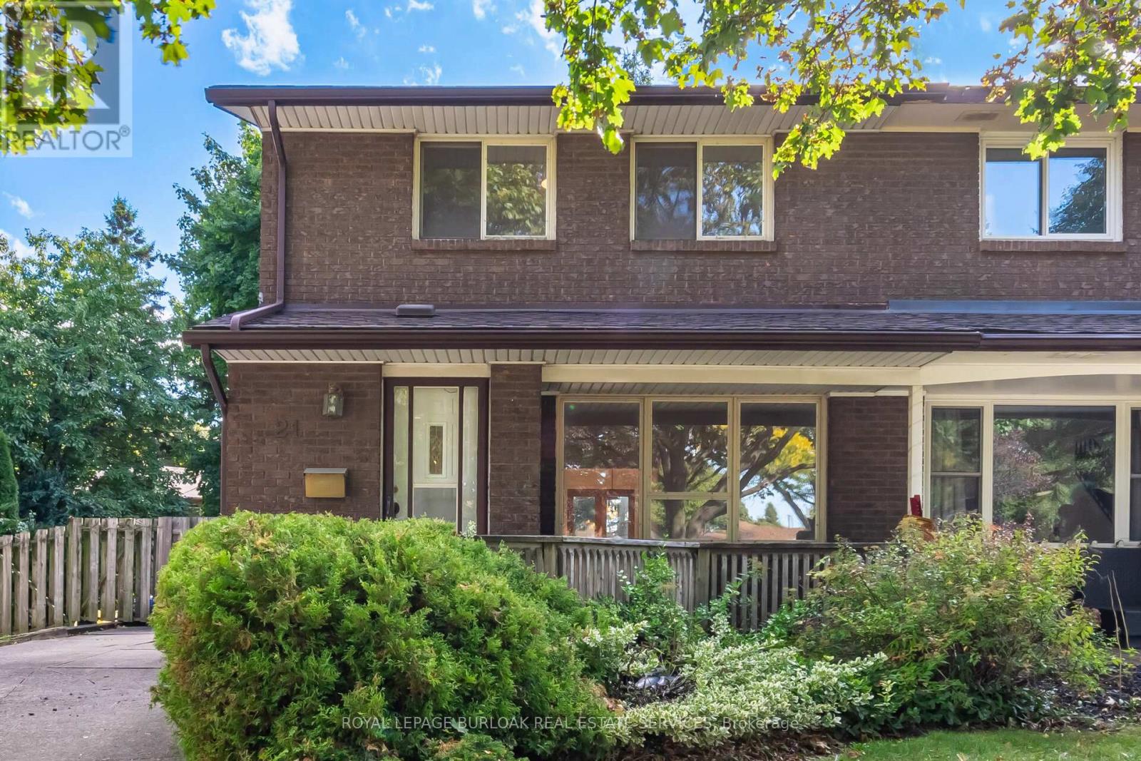 21 Horning Drive, Hamilton, Ontario  L9C 6L2 - Photo 4 - X12461321