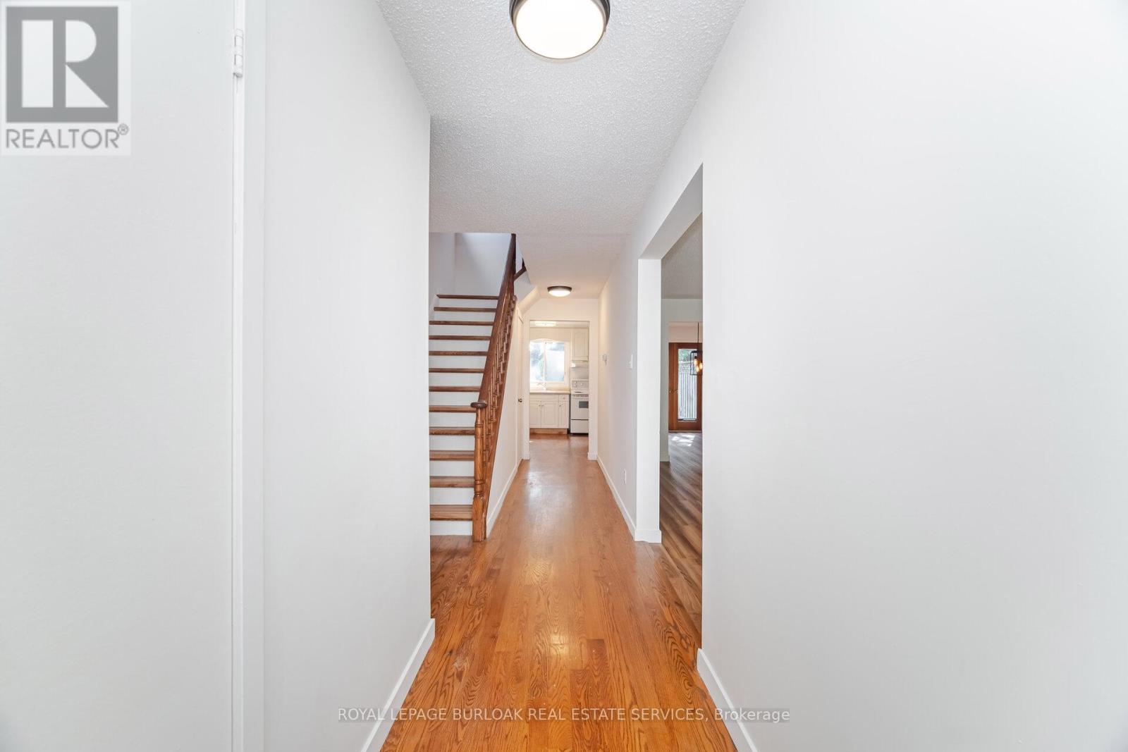 21 Horning Drive, Hamilton, Ontario  L9C 6L2 - Photo 6 - X12461321