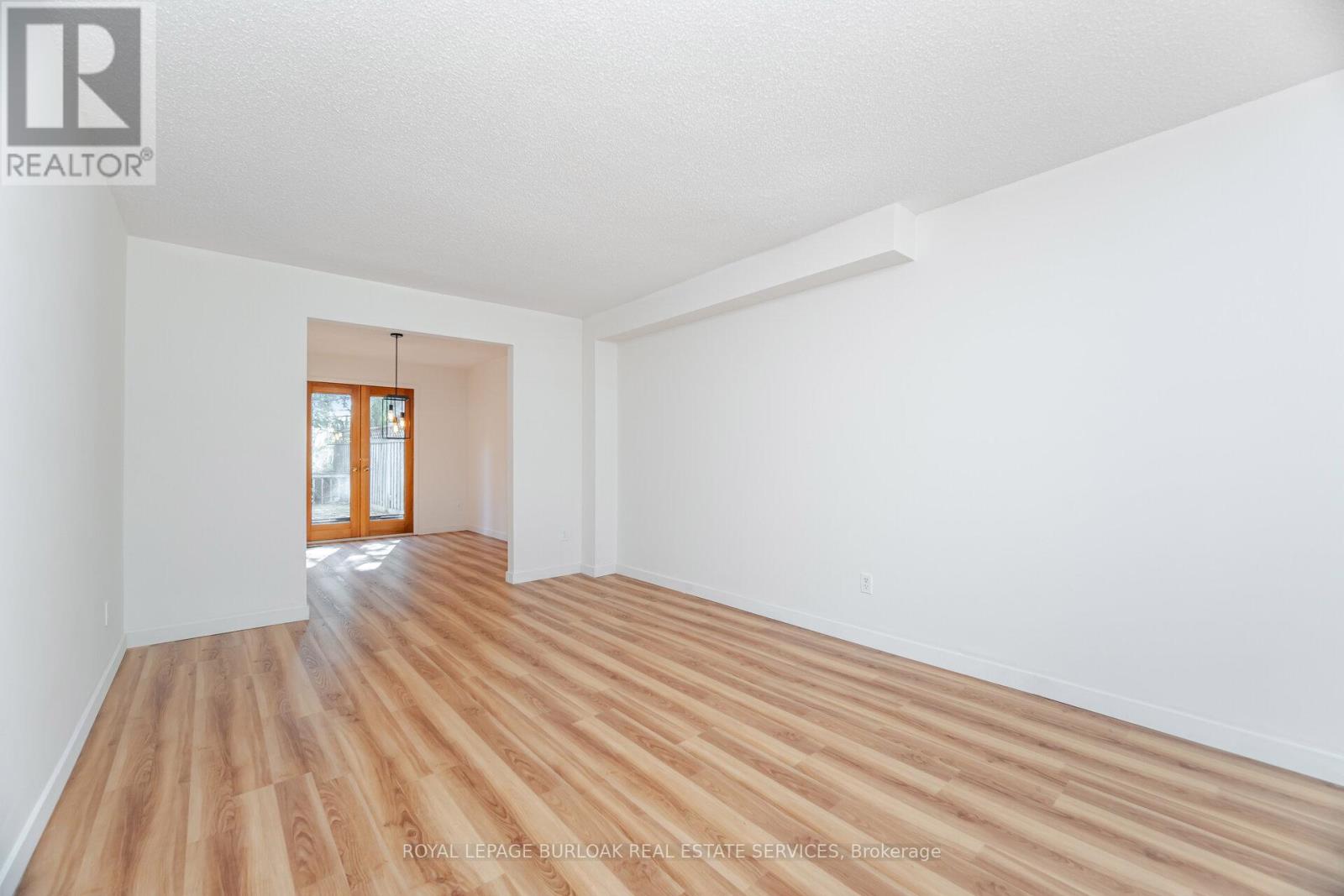 21 Horning Drive, Hamilton, Ontario  L9C 6L2 - Photo 9 - X12461321