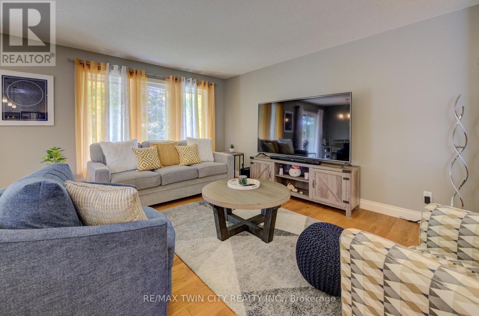 51 Spring Street, Norwich (Norwich Town), Ontario  N0J 1P0 - Photo 7 - X12461331