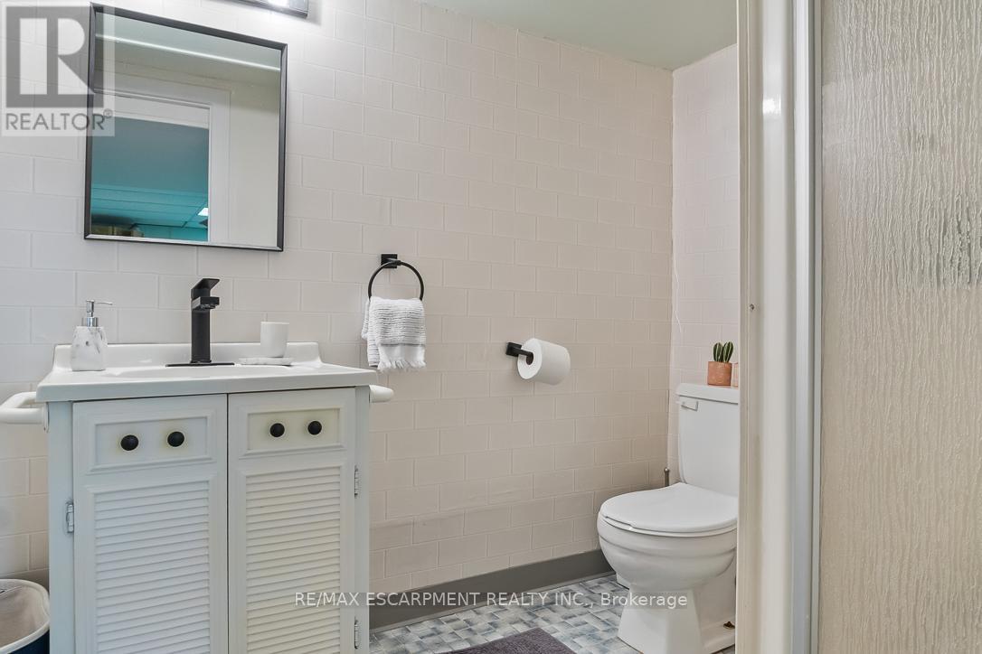 237 Albion Avenue, Oakville, Ontario  L6J 4T4 - Photo 37 - W12413419