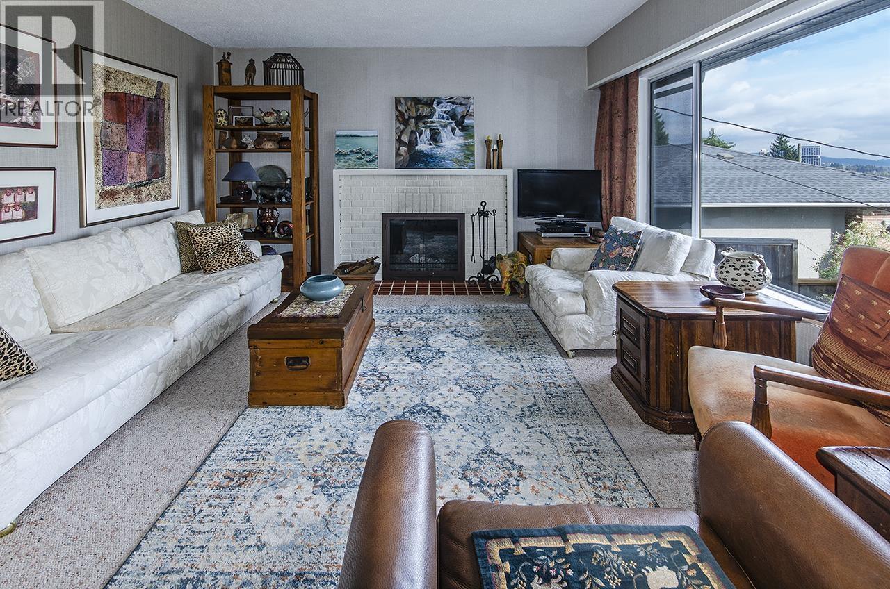 903 E Keith Road, North Vancouver, British Columbia  V7L 1X1 - Photo 11 - R3048174