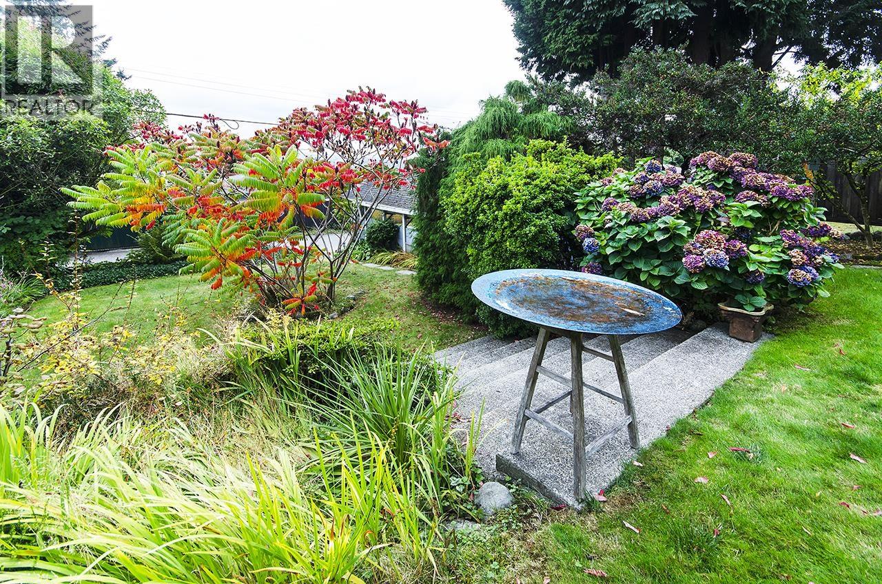 903 E Keith Road, North Vancouver, British Columbia  V7L 1X1 - Photo 30 - R3048174