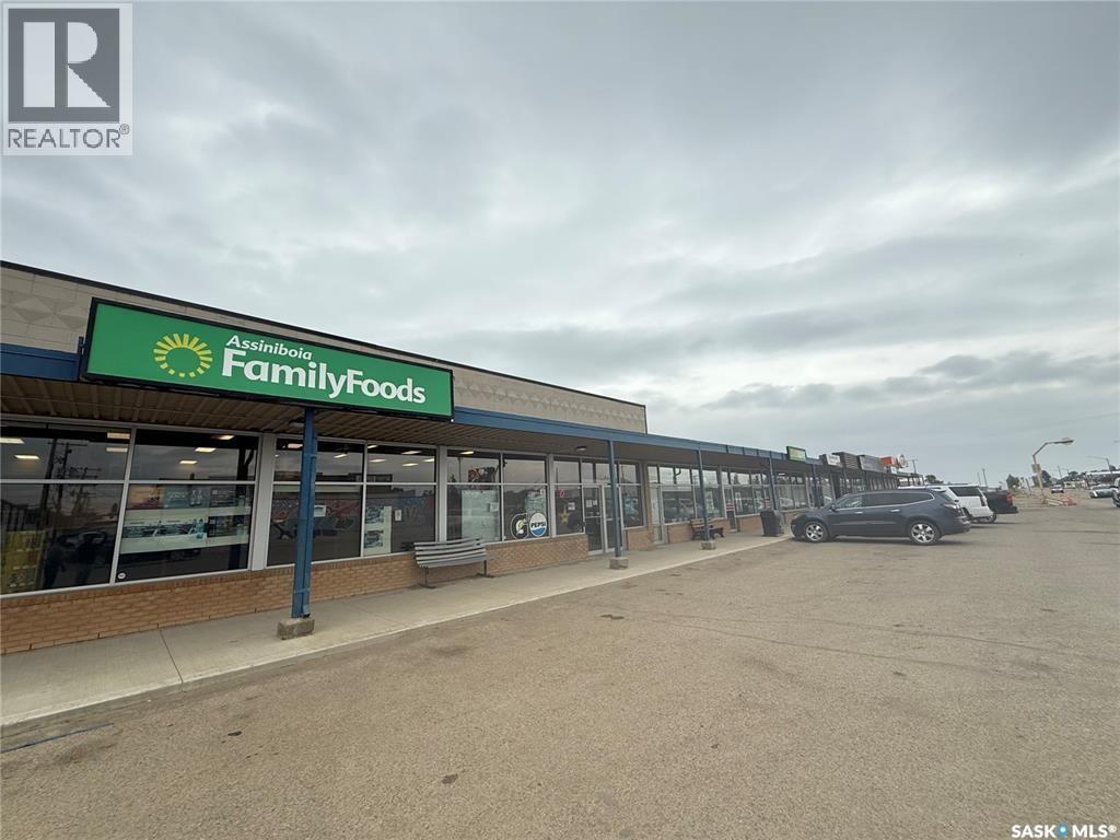 112 100 1st Avenue W, Assiniboia, Saskatchewan  S0H 0B0 - Photo 2 - SK020798