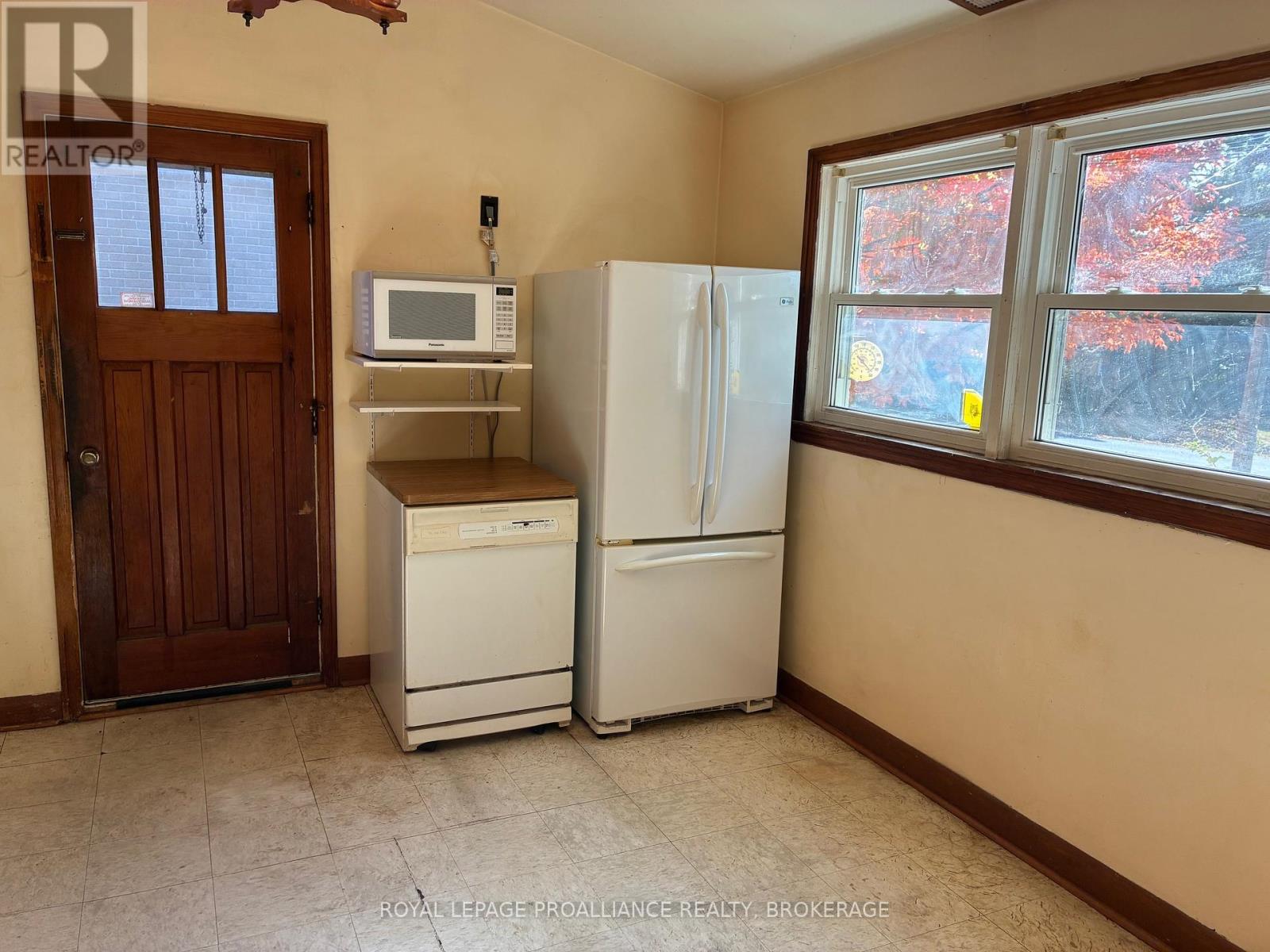 47 Henry Crescent, Loyalist, Ontario  K7N 1G6 - Photo 3 - X12461492