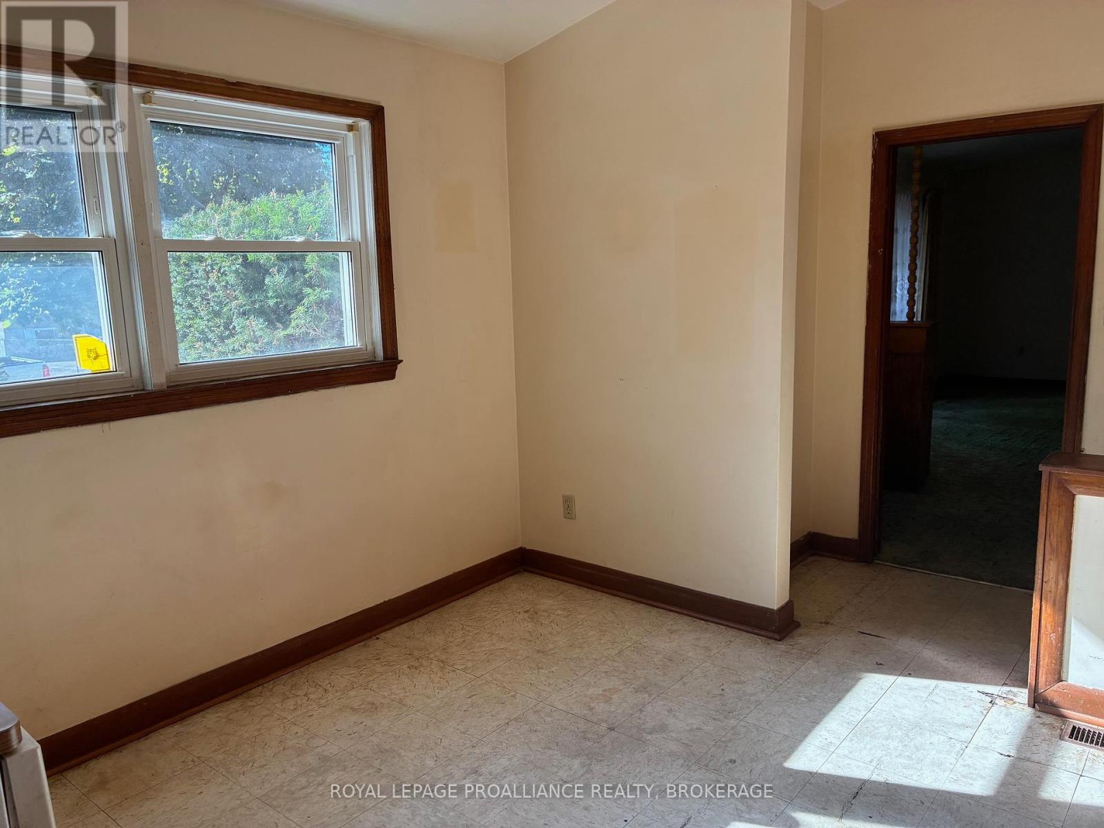 47 Henry Crescent, Loyalist, Ontario  K7N 1G6 - Photo 4 - X12461492