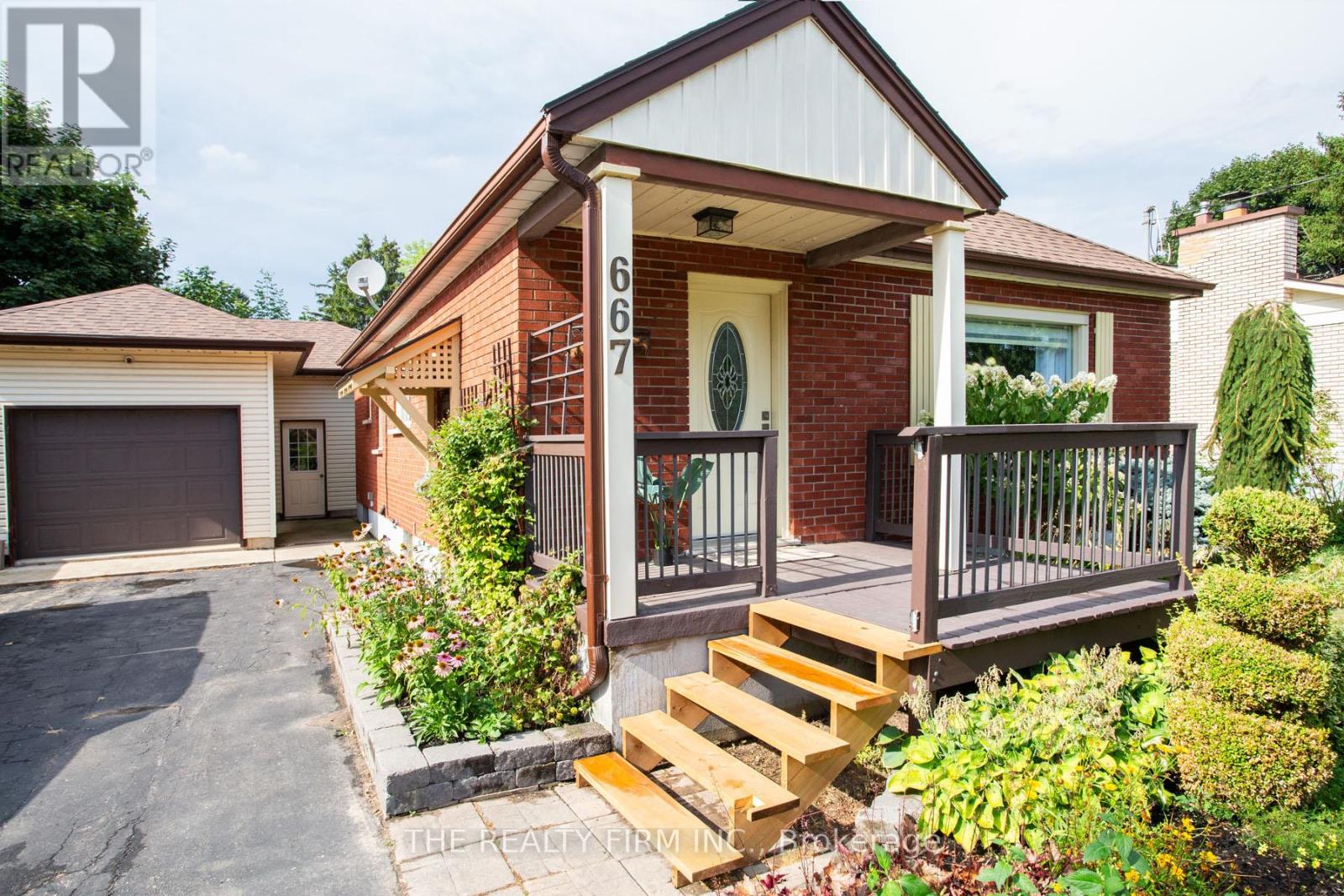 667 Devonshire Avenue, Woodstock, Ontario  N4S 5P9 - Photo 2 - X12461527