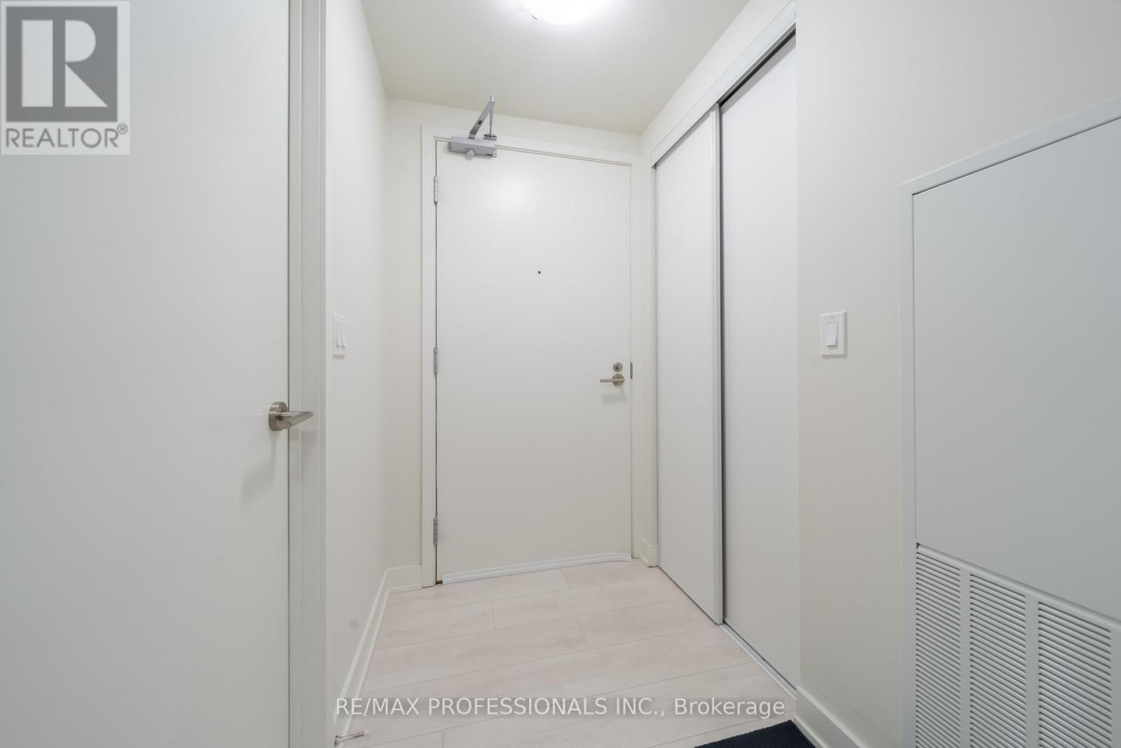 801 - 6 Sonic Way, Toronto, Ontario  M3C 0P1 - Photo 4 - C12461410
