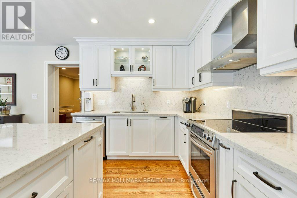 106 Kimbark Boulevard, Toronto, Ontario  M5N 2Y2 - Photo 10 - C12461414