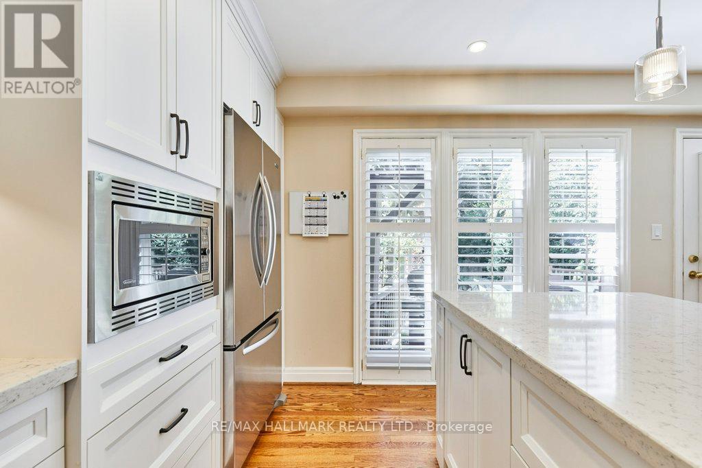 106 Kimbark Boulevard, Toronto, Ontario  M5N 2Y2 - Photo 11 - C12461414