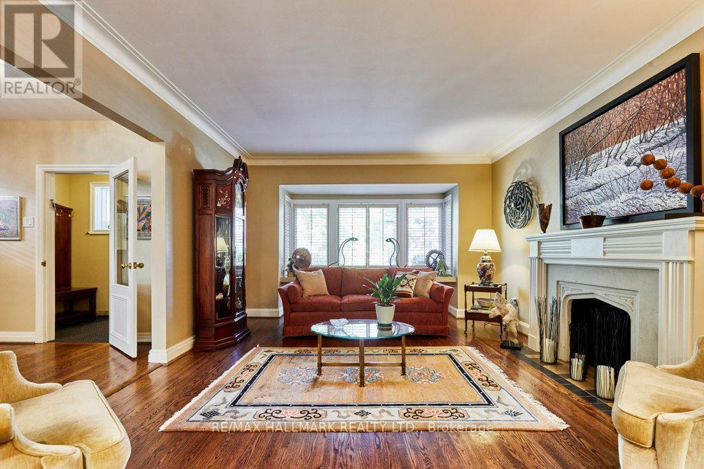 106 Kimbark Boulevard, Toronto, Ontario  M5N 2Y2 - Photo 2 - C12461414