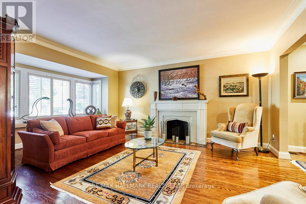 106 Kimbark Boulevard, Toronto, Ontario  M5N 2Y2 - Photo 3 - C12461414