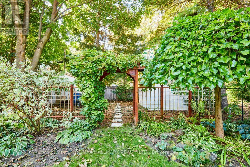 106 Kimbark Boulevard, Toronto, Ontario  M5N 2Y2 - Photo 43 - C12461414