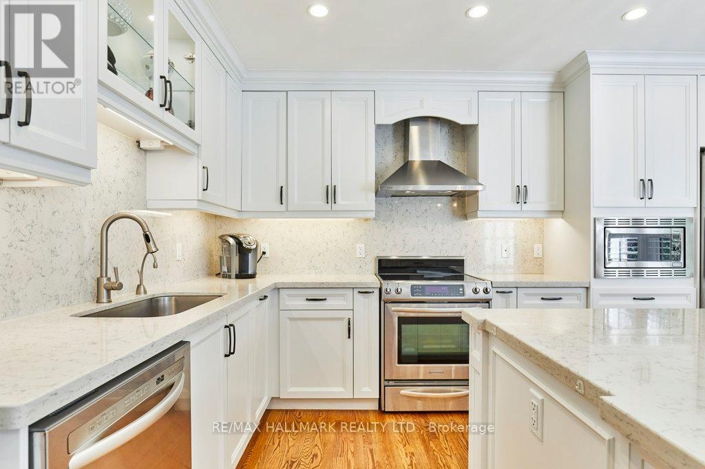 106 Kimbark Boulevard, Toronto, Ontario  M5N 2Y2 - Photo 9 - C12461414