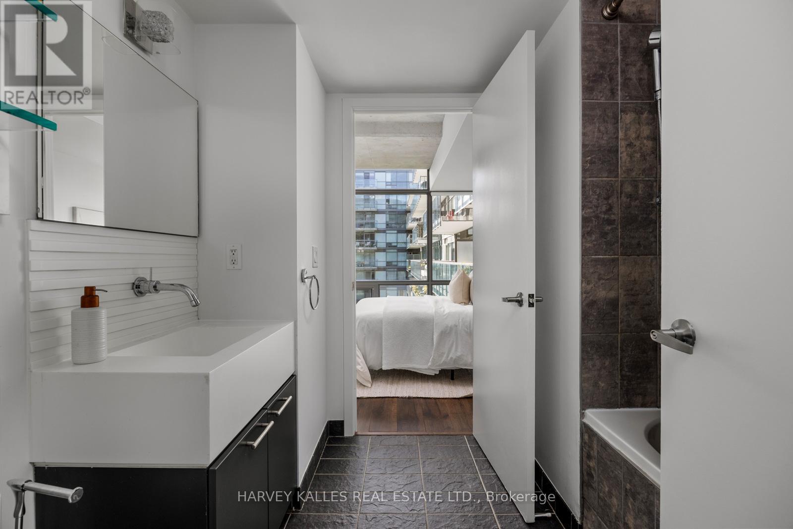 723 - 55 Stewart Street, Toronto, Ontario  M5V 2V1 - Photo 17 - C12461439