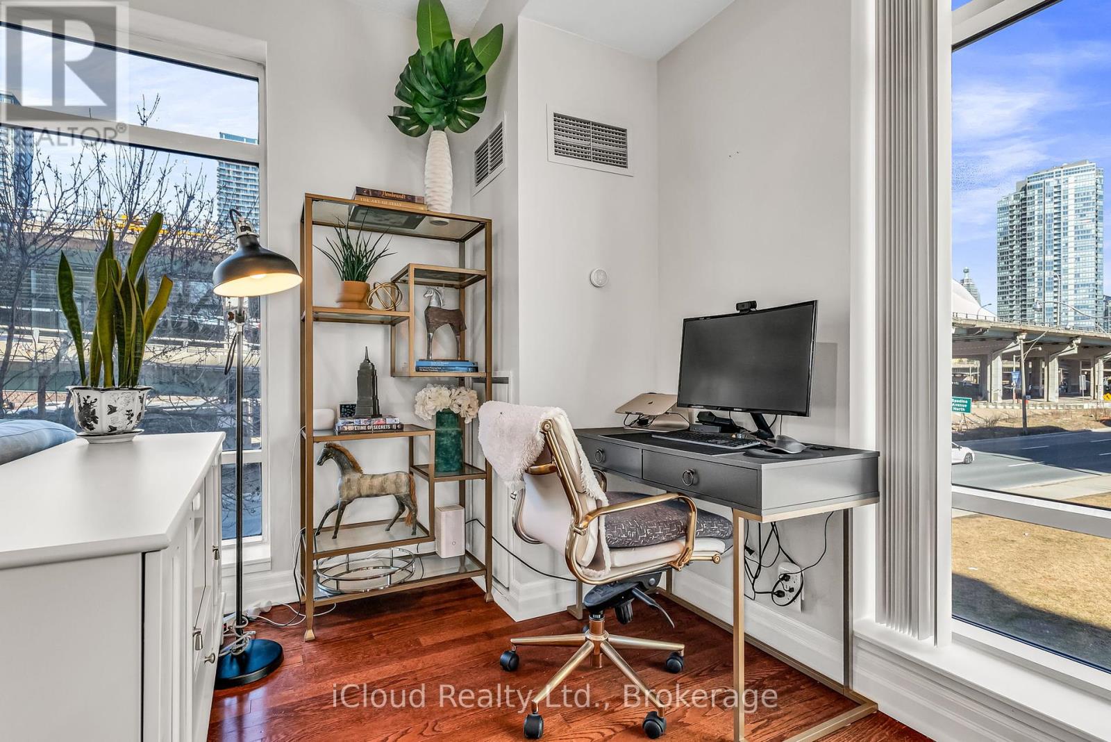210e - 500 Queens Quay W, Toronto (Waterfront Communities), Ontario  M5V 3K8 - Photo 11 - C12461460