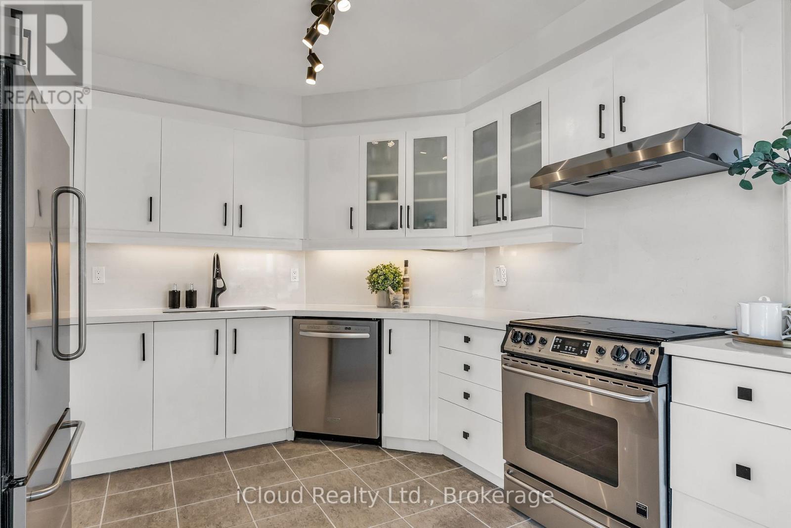 210e - 500 Queens Quay W, Toronto (Waterfront Communities), Ontario  M5V 3K8 - Photo 14 - C12461460