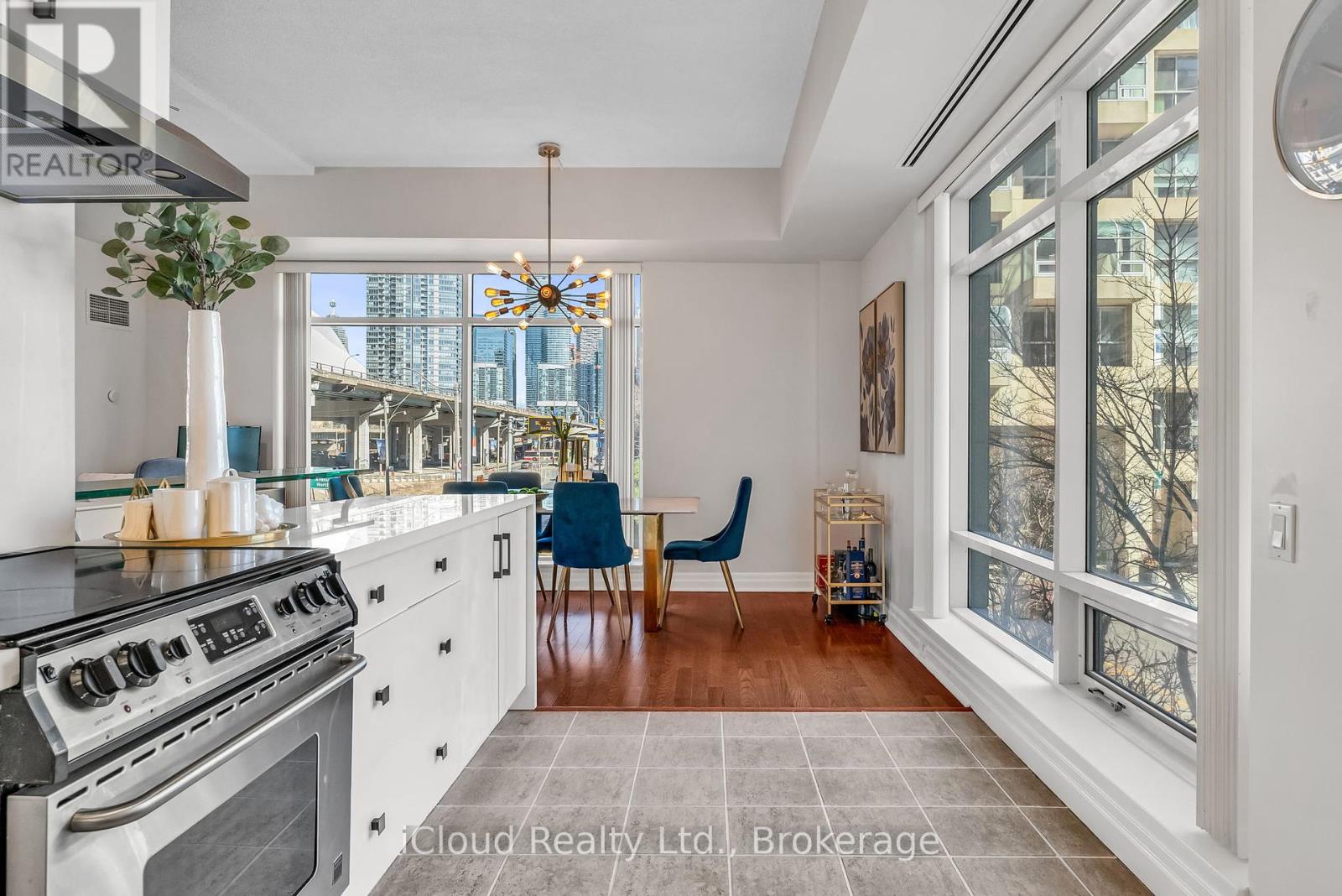 210e - 500 Queens Quay W, Toronto (Waterfront Communities), Ontario  M5V 3K8 - Photo 17 - C12461460