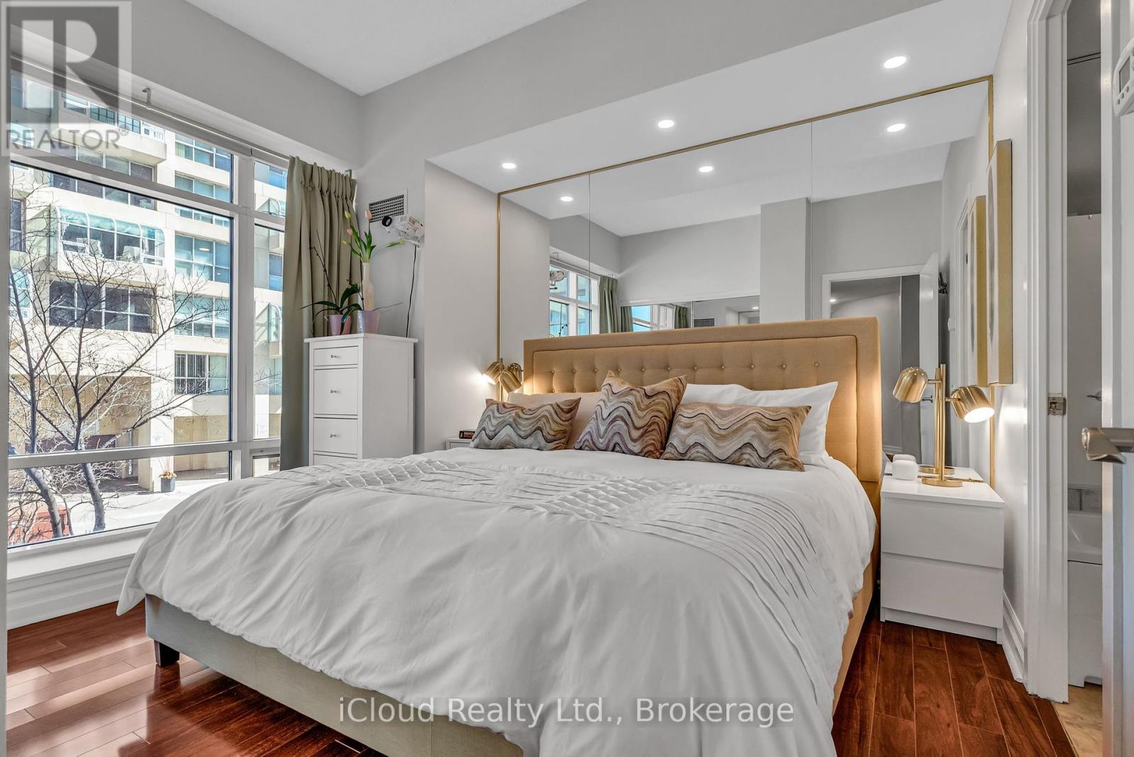 210e - 500 Queens Quay W, Toronto (Waterfront Communities), Ontario  M5V 3K8 - Photo 18 - C12461460