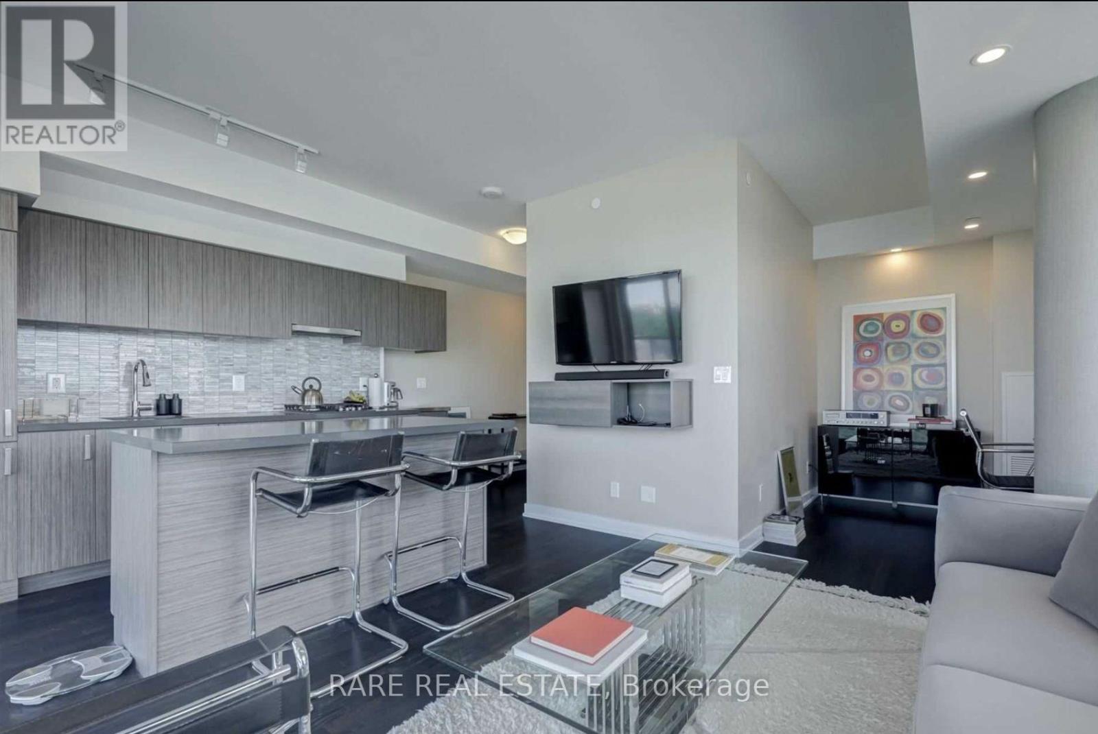 902 - 501 St Clair Avenue W, Toronto, Ontario  M5P 0A2 - Photo 2 - C12461462