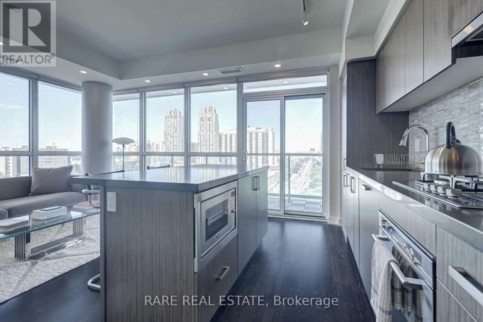 902 - 501 St Clair Avenue W, Toronto, Ontario  M5P 0A2 - Photo 3 - C12461462