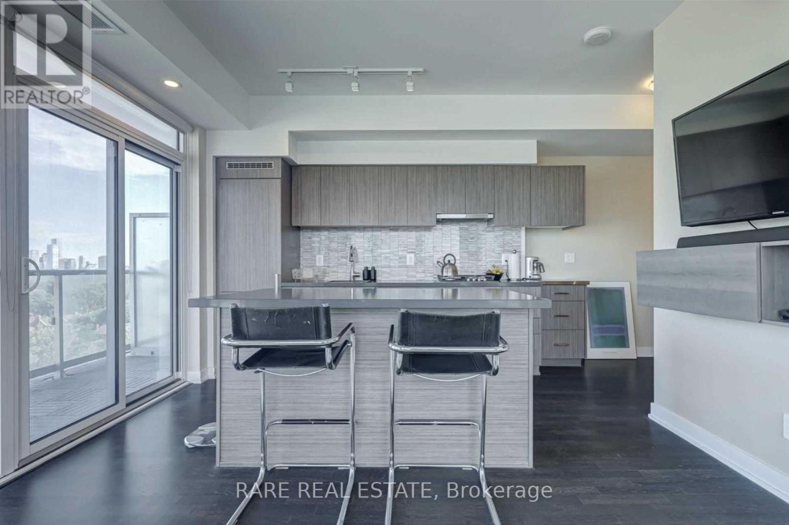 902 - 501 St Clair Avenue W, Toronto, Ontario  M5P 0A2 - Photo 6 - C12461462