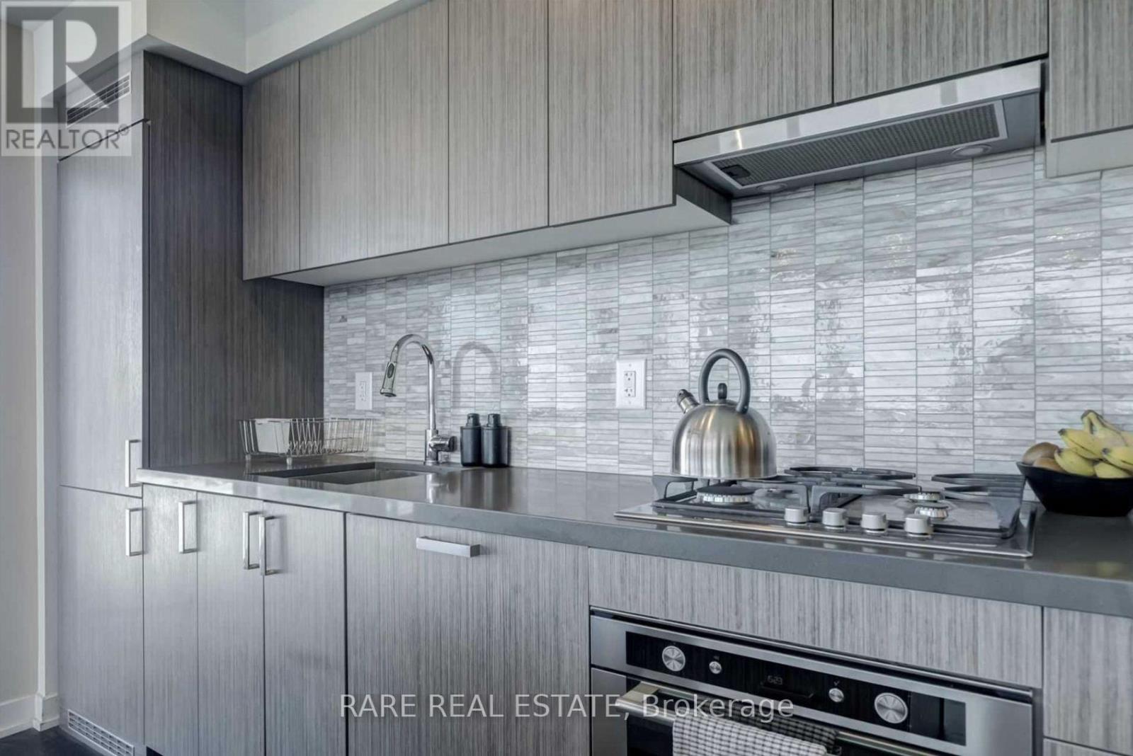 902 - 501 St Clair Avenue W, Toronto, Ontario  M5P 0A2 - Photo 7 - C12461462