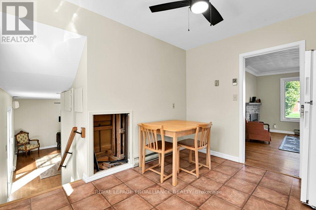 42 Davison Avenue, Brockville, Ontario  K6V 3C2 - Photo 11 - X12461519