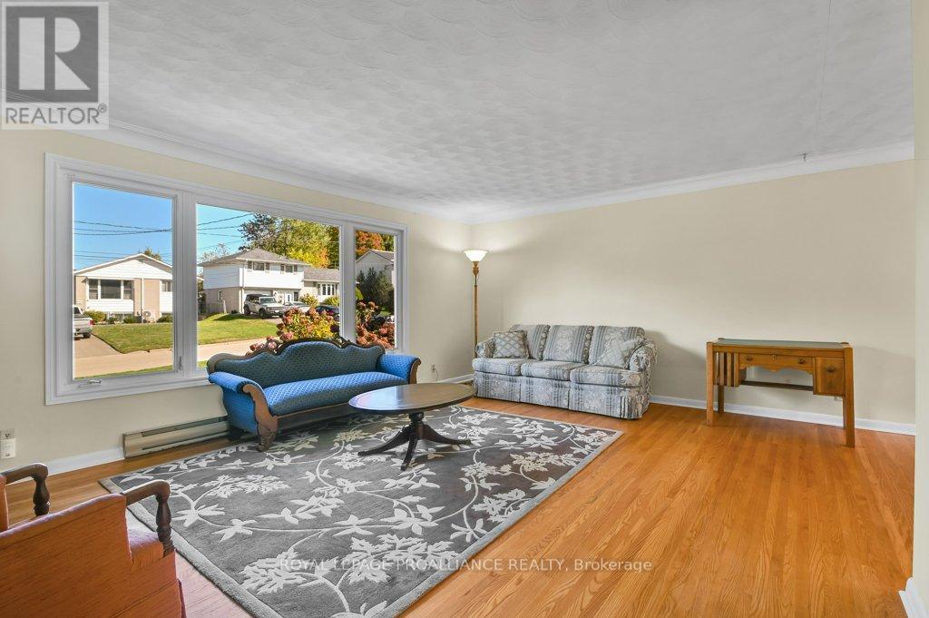 42 Davison Avenue, Brockville, Ontario  K6V 3C2 - Photo 14 - X12461519