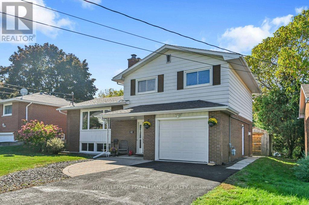 42 Davison Avenue, Brockville, Ontario  K6V 3C2 - Photo 2 - X12461519