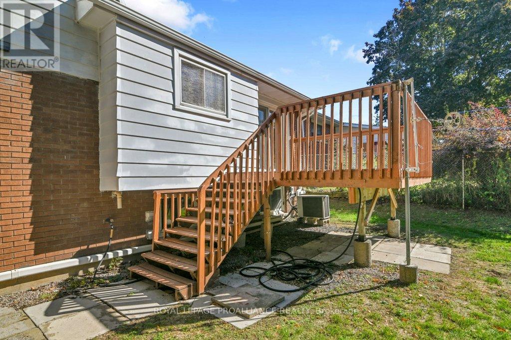 42 Davison Avenue, Brockville, Ontario  K6V 3C2 - Photo 34 - X12461519