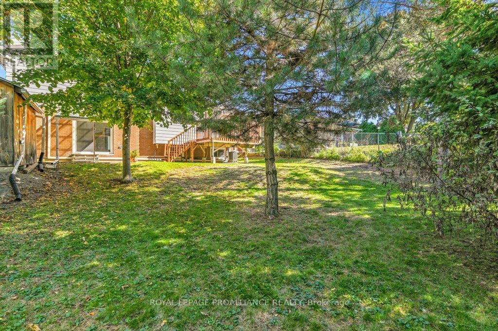 42 Davison Avenue, Brockville, Ontario  K6V 3C2 - Photo 38 - X12461519