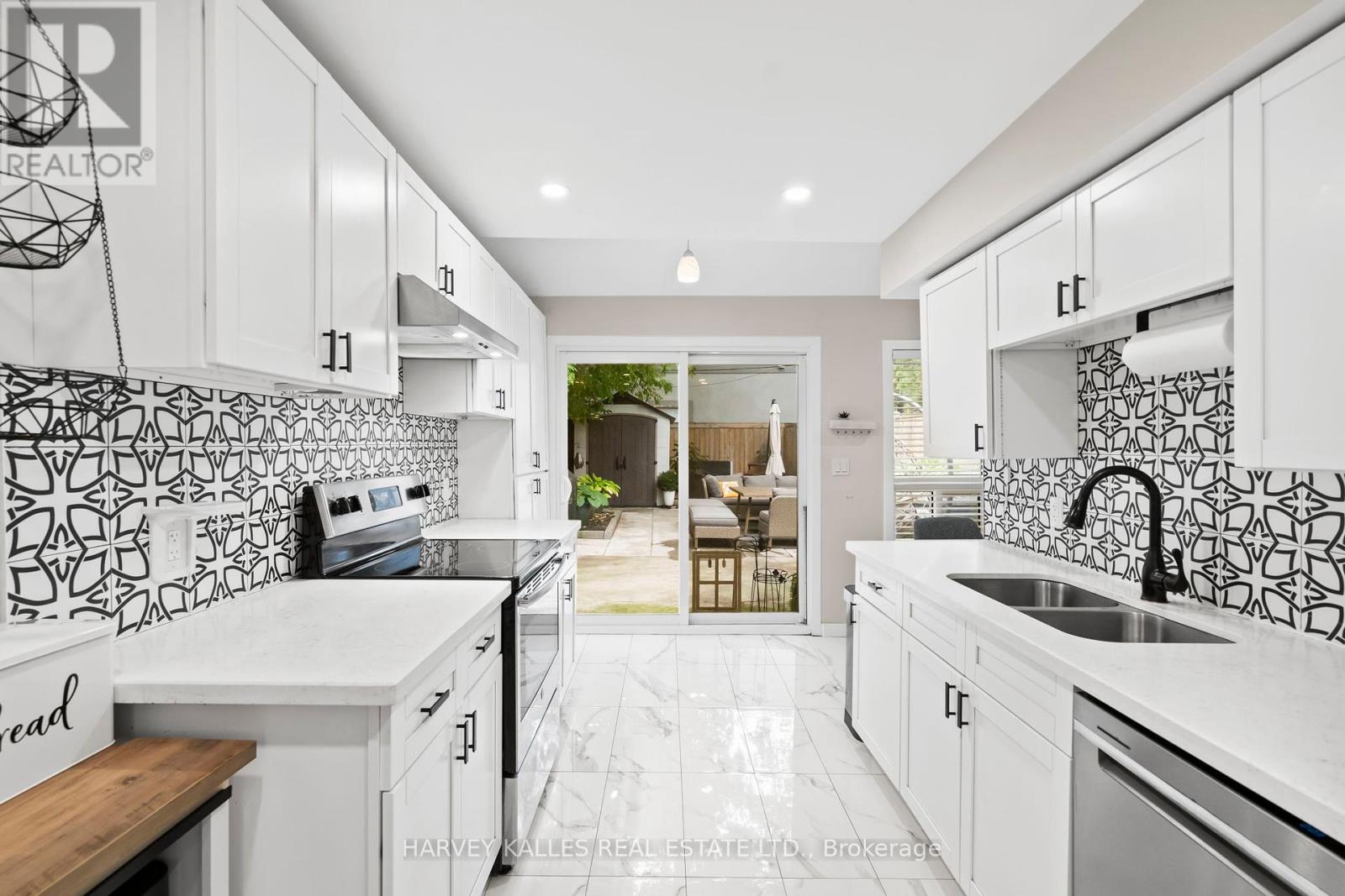 1254 WOODBINE AVENUE, Toronto, Ontario