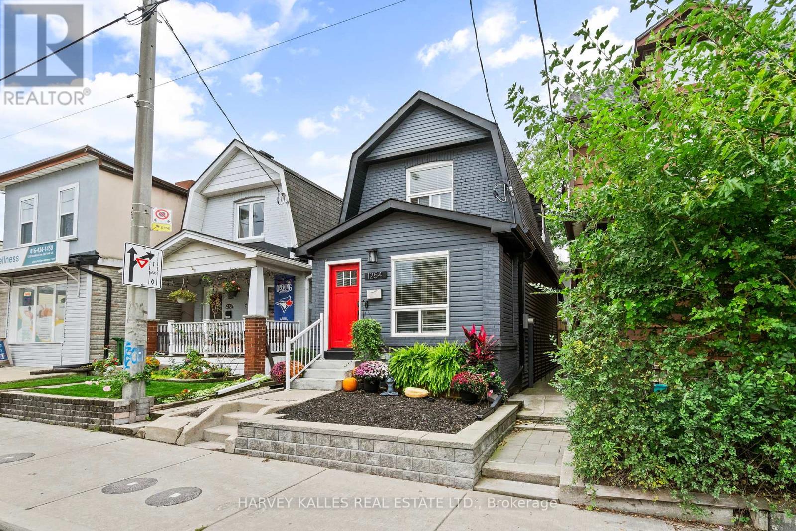 1254 Woodbine Avenue, Toronto, Ontario  M4C 4E6 - Photo 2 - E12461406