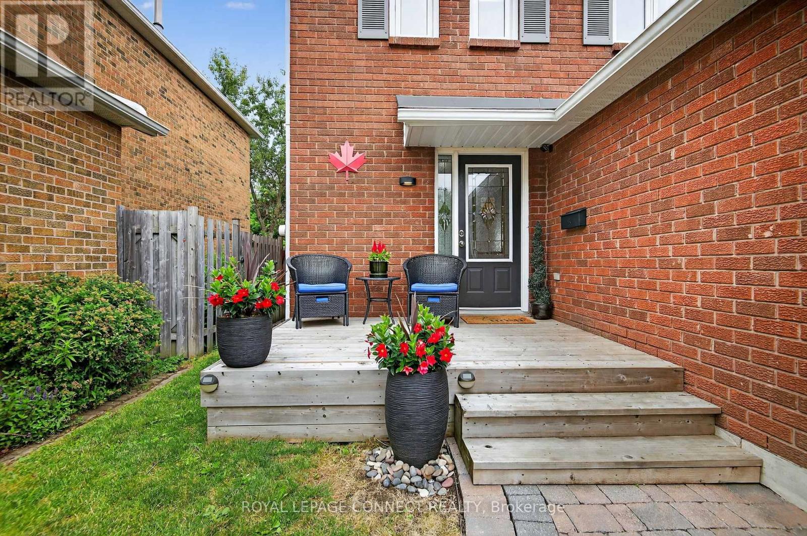 22 Crawford Rose Drive, Aurora, Ontario  L4G 4P3 - Photo 2 - N12461418
