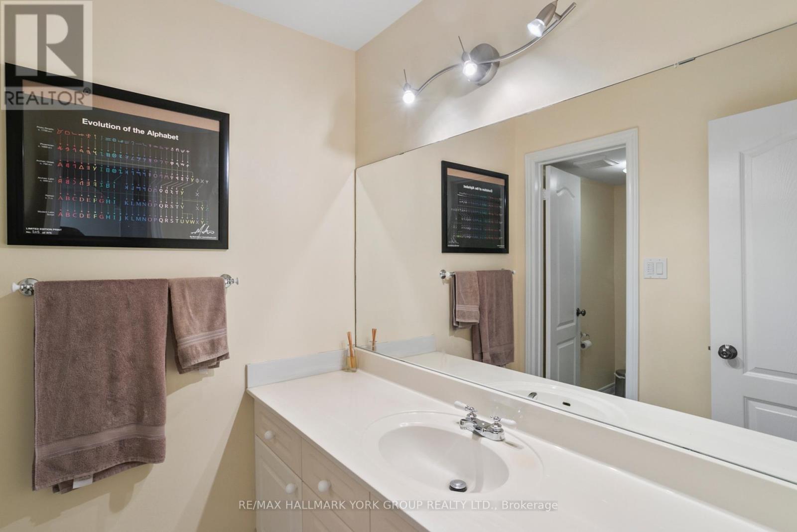Unit 10 - 38 Hunt Avenue, Richmond Hill, Ontario  L4C 0J7 - Photo 22 - N12461425