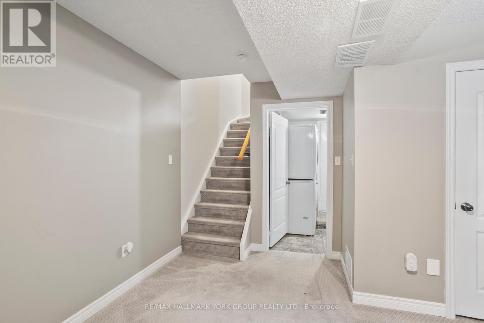 Unit 10 - 38 Hunt Avenue, Richmond Hill, Ontario  L4C 0J7 - Photo 24 - N12461425