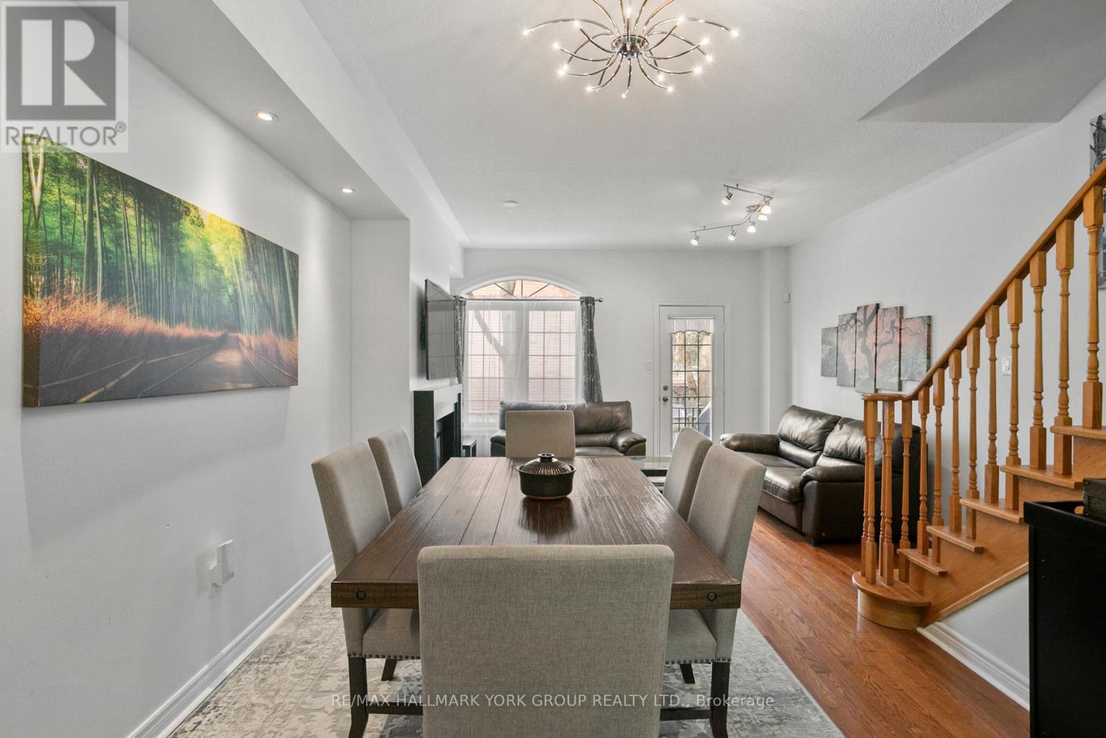 Unit 10 - 38 Hunt Avenue, Richmond Hill, Ontario  L4C 0J7 - Photo 4 - N12461425