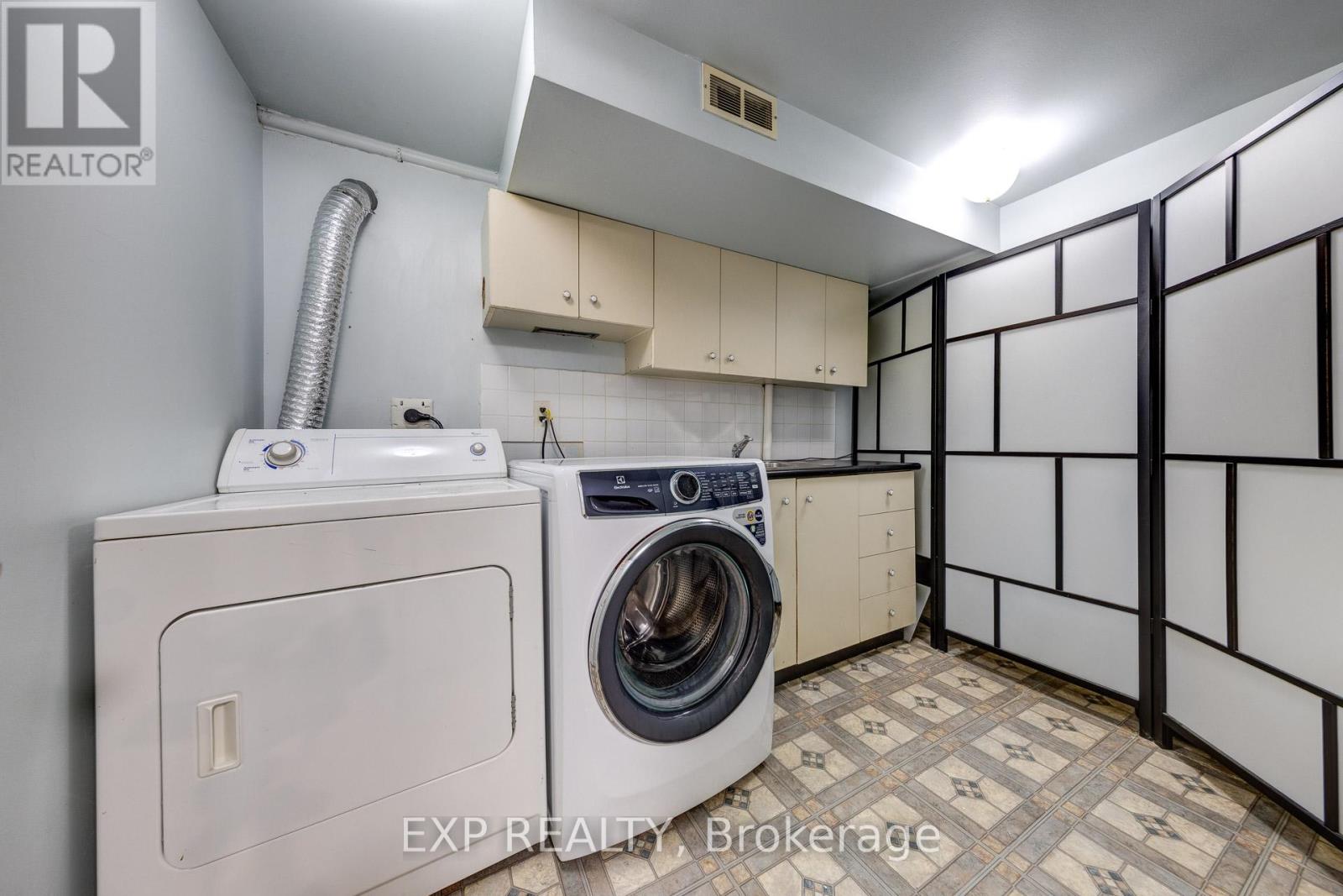 158 Millcroft Way, Vaughan, Ontario  L4J 6P6 - Photo 39 - N12461428