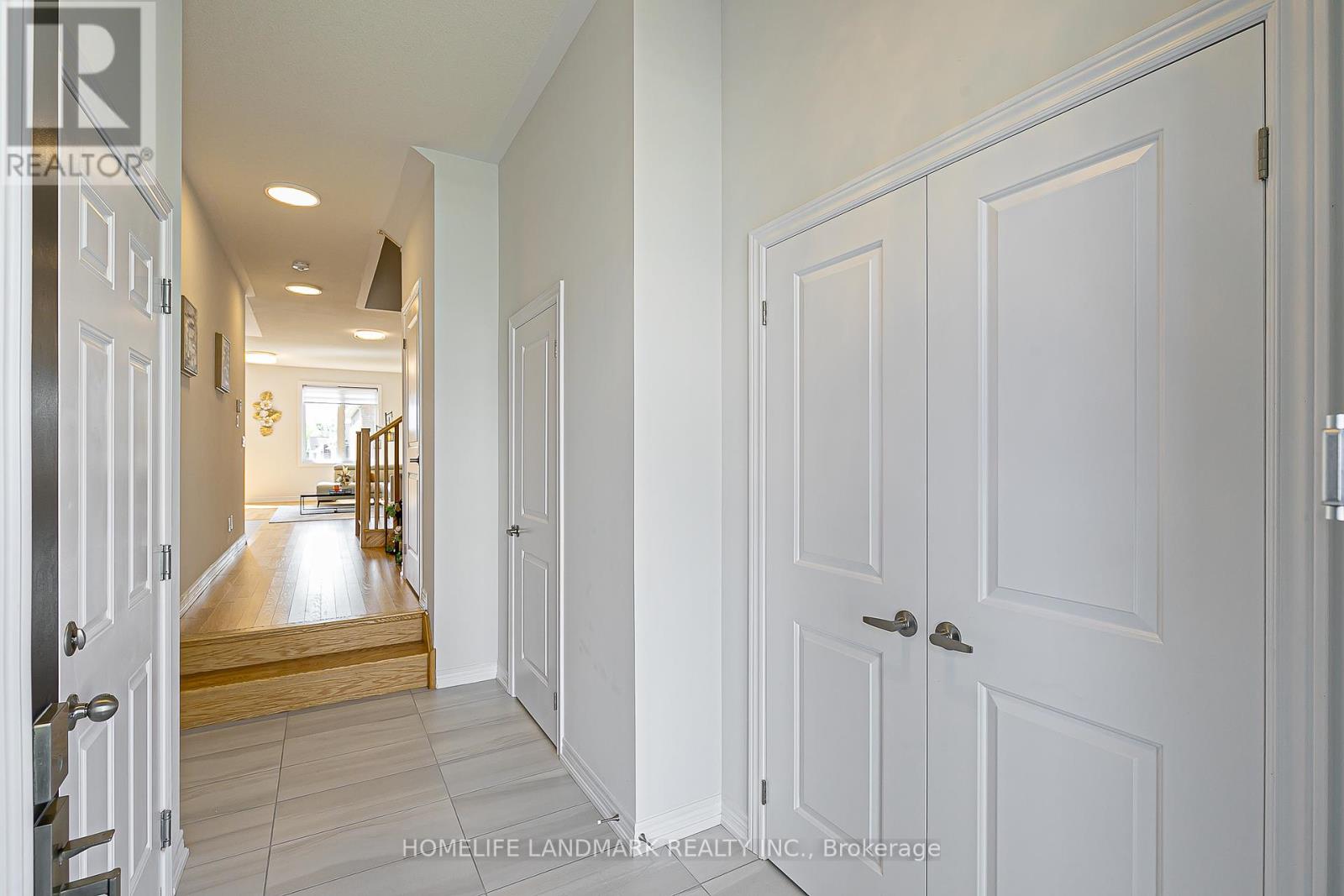 135 Lageer Drive, Whitchurch-Stouffville, Ontario  L4A 4V2 - Photo 2 - N12461440