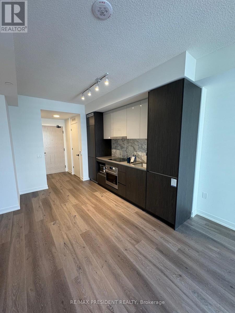 4502 - 28 Interchange Way, Vaughan, Ontario  L4K 0P8 - Photo 2 - N12461444