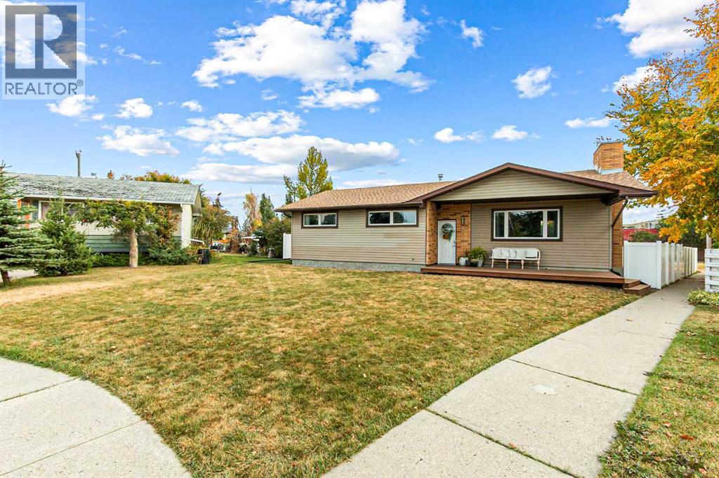 6 Mt View Close, Olds, Alberta  T4H 1B7 - Photo 2 - A2261692