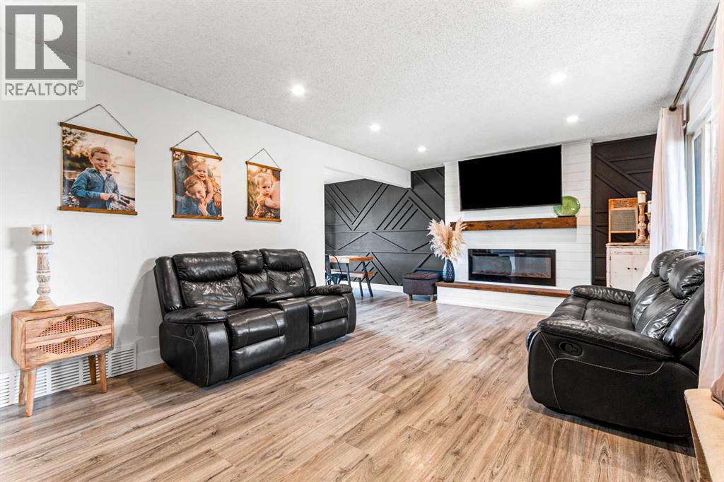 6 Mt View Close, Olds, Alberta  T4H 1B7 - Photo 6 - A2261692