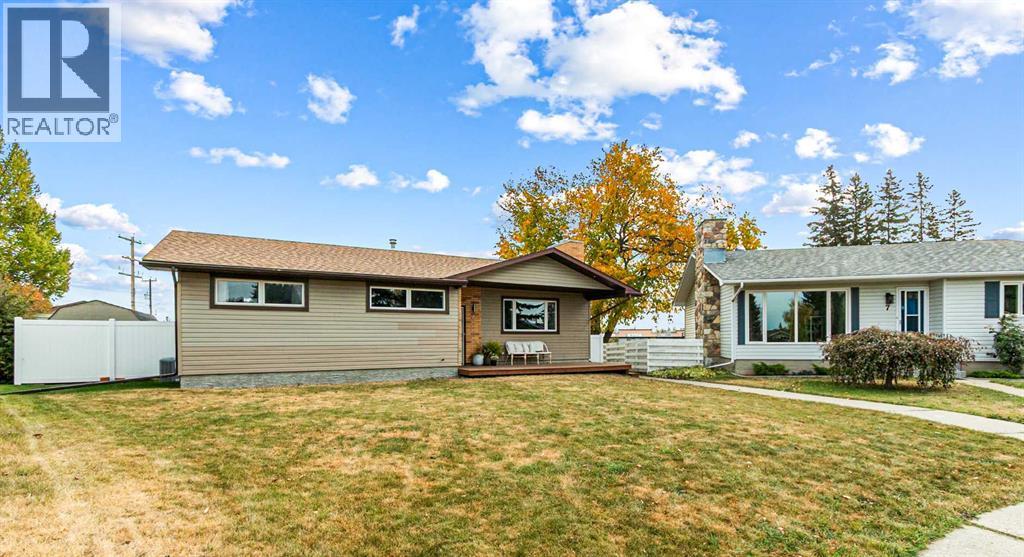 6 Mt View Close, Olds, Alberta  T4H 1B7 - Photo 3 - A2261692