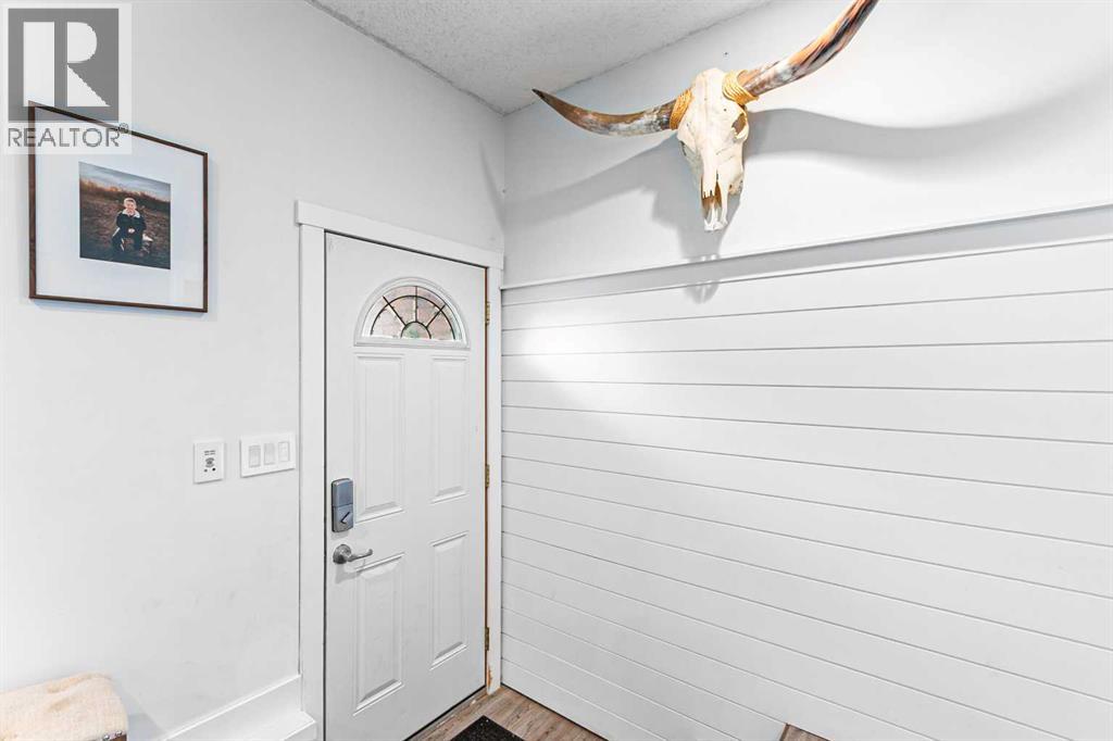 6 Mt View Close, Olds, Alberta  T4H 1B7 - Photo 5 - A2261692