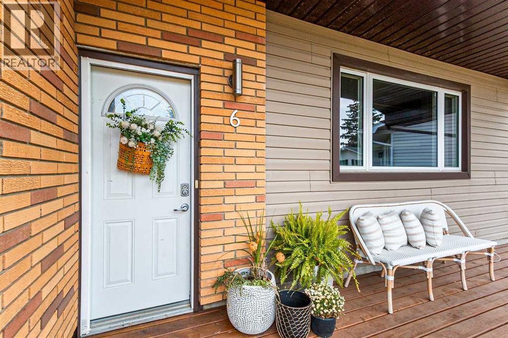 6 Mt View Close, Olds, Alberta  T4H 1B7 - Photo 4 - A2261692