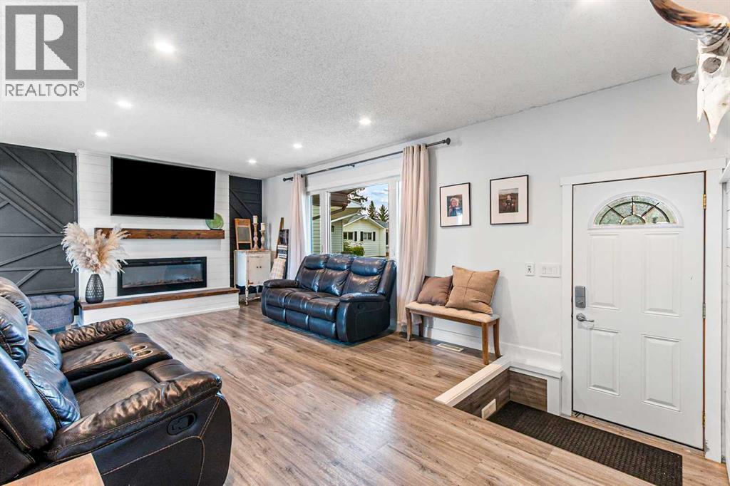 6 Mt View Close, Olds, Alberta  T4H 1B7 - Photo 8 - A2261692