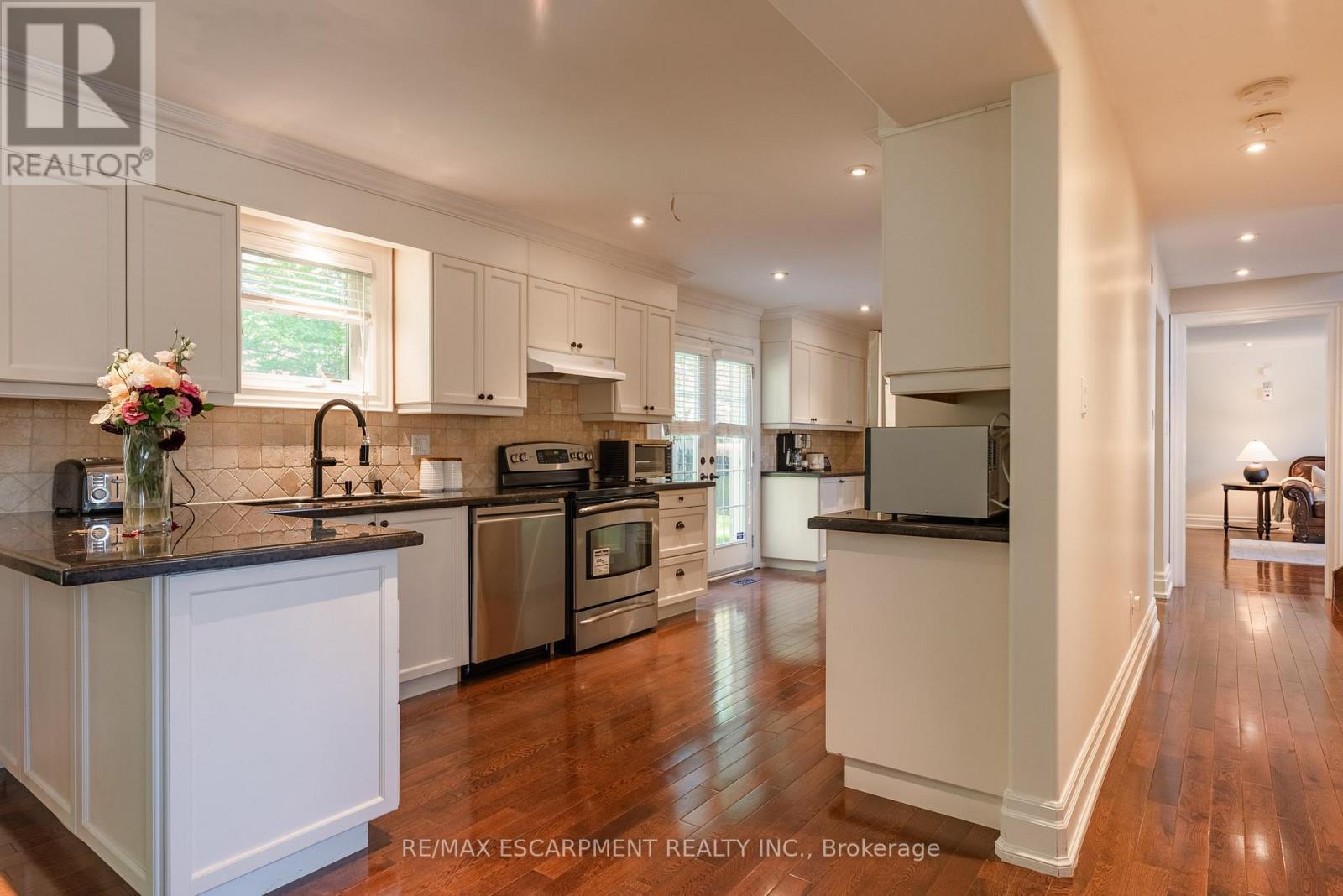 1034 Lakeshore Road W, Mississauga, Ontario  L5H 4E8 - Photo 12 - W12287746