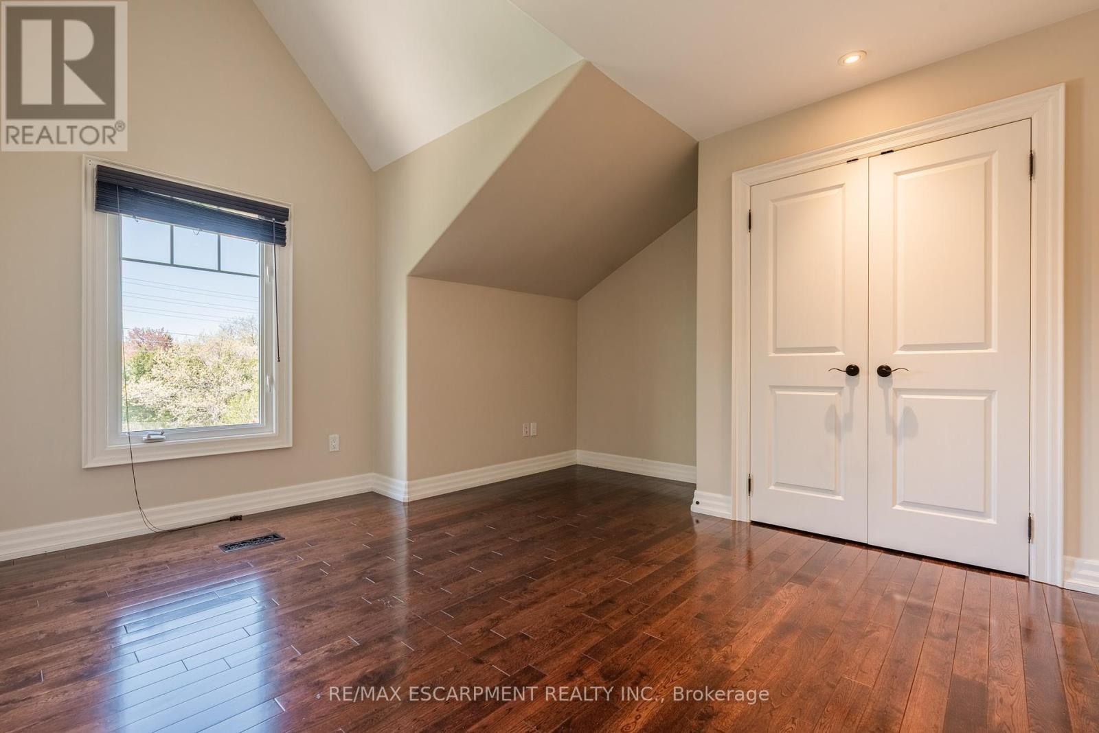 1034 Lakeshore Road W, Mississauga, Ontario  L5H 4E8 - Photo 19 - W12287746